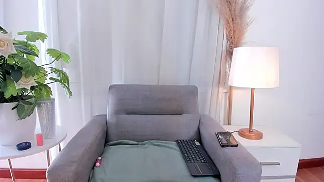 Snapshot of RachelArias chatting on May 20, 12:22 pm RachelArias online show from May 20, 12:22 pm