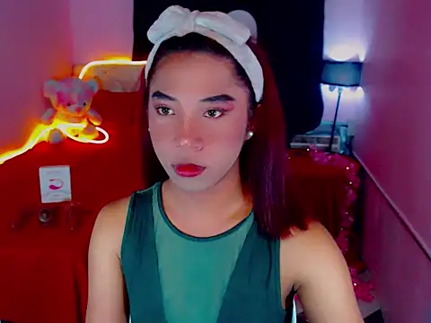 Snapshot of URsexyLylia chatting on May 6, 7:19 pm URsexyLylia online show from May 6, 7:19 pm