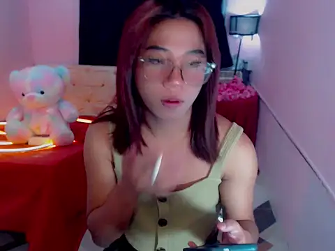 Snapshot of URsexyLylia chatting on May 26, 4:47 pm URsexyLylia online show from May 26, 4:47 pm