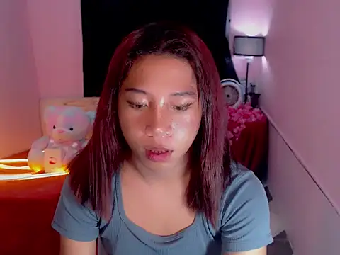 Snapshot of URsexyLylia chatting on May 29, 10:08 pm URsexyLylia online show from May 29, 10:08 pm