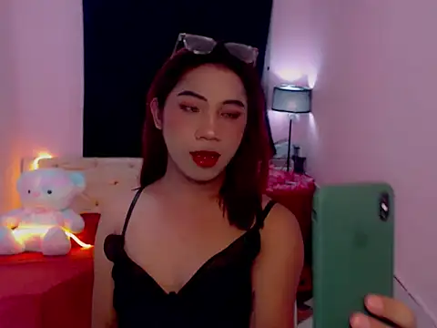 Snapshot of URsexyLylia chatting on June 16, 5:37 pm URsexyLylia online show from June 16, 5:37 pm