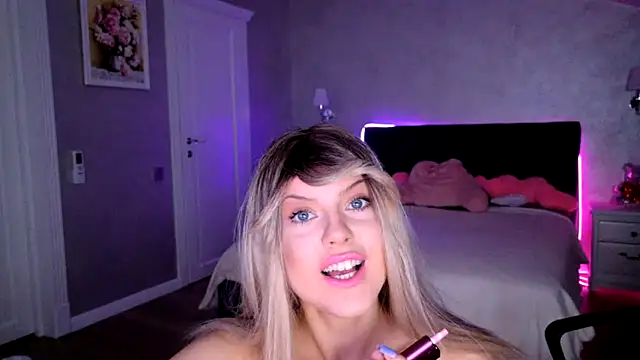 Snapshot of ChristieBlace chatting on May 23, 9:52 pm ChristieBlace online show from May 23, 9:52 pm