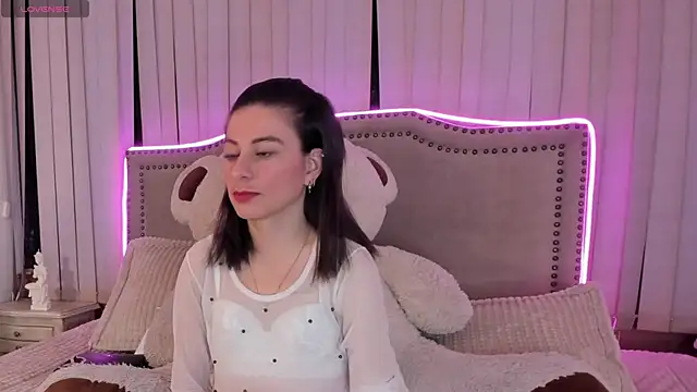 mariana  thompson online show from June 3, 2:25 am