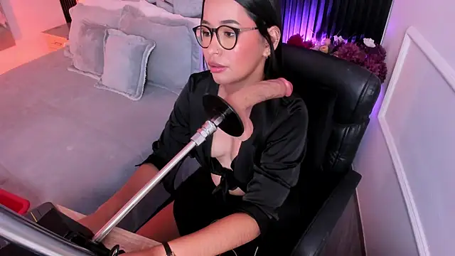 Snapshot of Alessiaspice chatting on July 7, 4:48 am Alessiaspice online show from July 7, 4:48 am