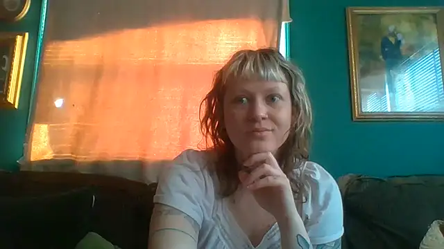 RosieSwitchBitch online show from June 5, 11:05 am