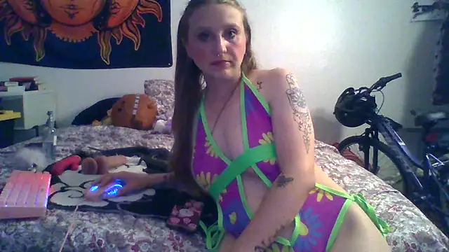 Snapshot of BunnyHooppss chatting on June 10, 5:56 pm BunnyHooppss online show from June 10, 5:56 pm