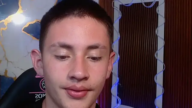 Snapshot of Andres_Tay chatting on May 7, 2:28 am Andres Tay online show from May 7, 2:28 am