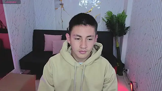 Snapshot of Andres_Tay chatting on May 27, 9:01 pm Andres Tay online show from May 27, 9:01 pm