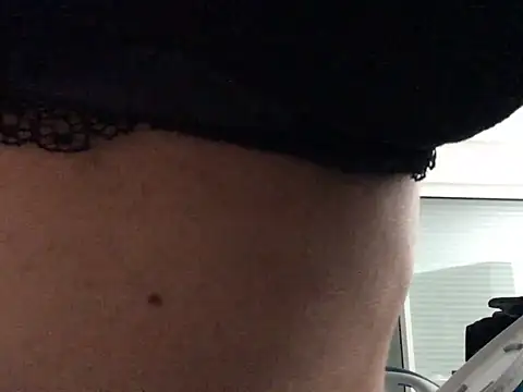 Snapshot of claraxloveuse chatting on June 5, 5:18 pm claraxloveuse online show from June 5, 5:18 pm