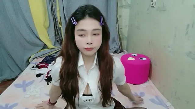 xiaoxiaohong030 online show from April 27, 12:25 pm