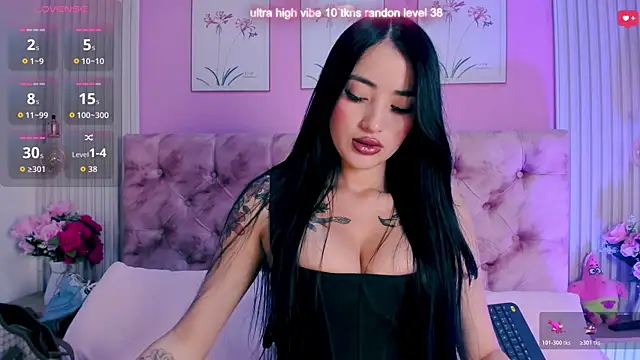 Ariana west  online show from April 25, 1:03 pm