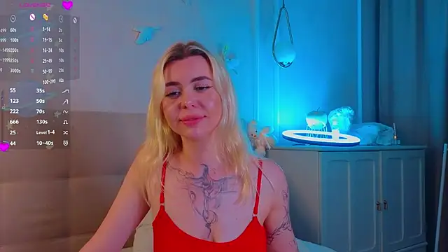 Snapshot of AveriRigby chatting on June 16, 8:44 pm AveriRigby online show from June 16, 8:44 pm