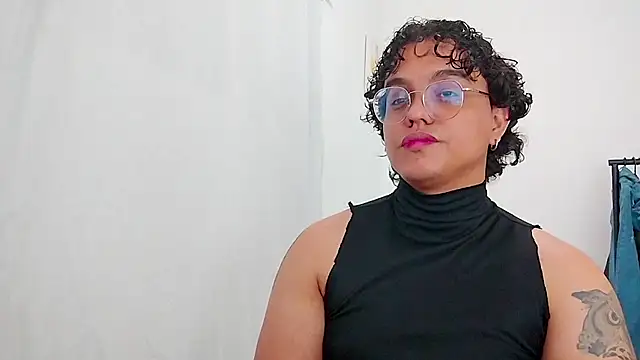 Snapshot of Diane_exotic chatting on April 28, 2:27 am Diane exotic online show from April 28, 2:27 am