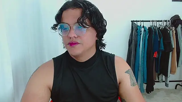 Snapshot of Diane_exotic chatting on June 1, 12:12 am Diane exotic online show from June 1, 12:12 am