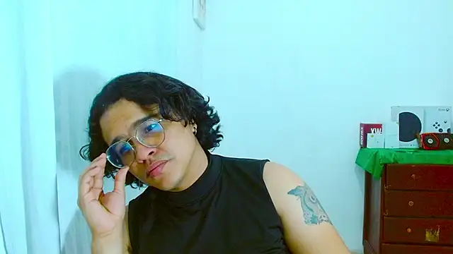 Snapshot of Diane_exotic chatting on July 15, 12:49 am Diane exotic online show from July 15, 12:49 am