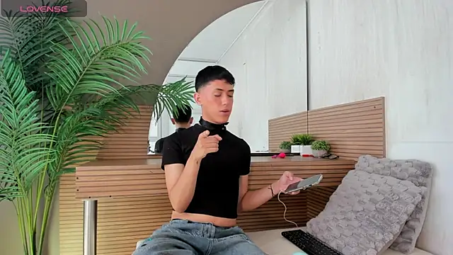 Iam Caami  online show from April 30, 7:31 pm