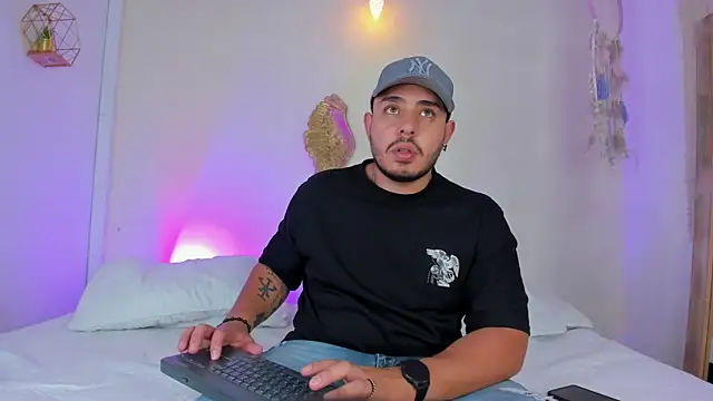 ChrisWyles online show from April 30, 11:27 am