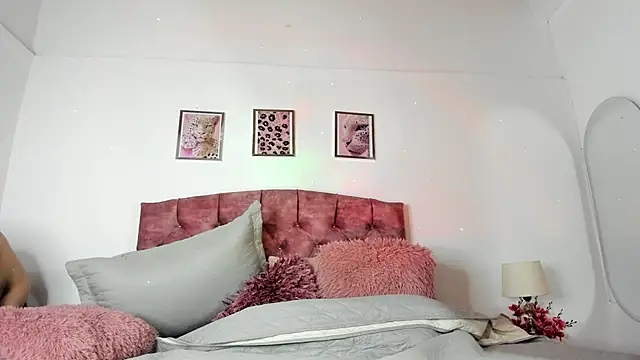 Snapshot of Lia_blake7 chatting on May 2, 6:13 pm Lia blake7 online show from May 2, 6:13 pm