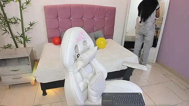 Hinaa XXX online show from July 15, 8:03 pm