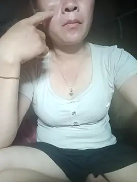 Snapshot of Lella_01 chatting on June 5, 6:52 am Lella 01 online show from June 5, 6:52 am