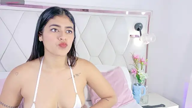 AbrilCollins online show from July 30, 2:05 pm