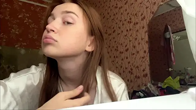 Snapshot of Chloooee chatting on July 12, 8:49 am Chloooee online show from July 12, 8:49 am