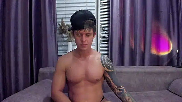Snapshot of MarcoErra chatting on June 7, 4:55 pm MarcoErra online show from June 7, 4:55 pm