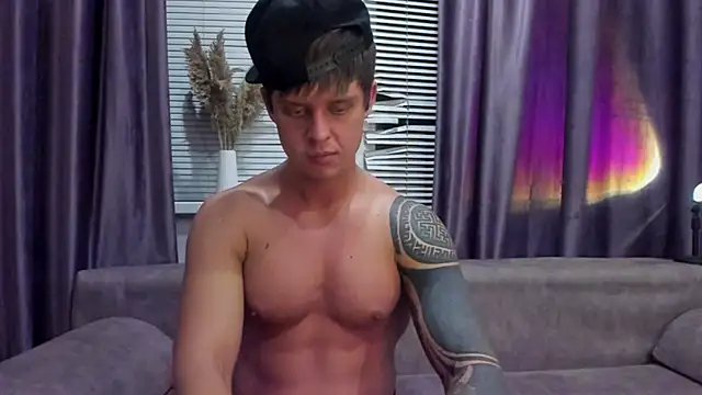 Snapshot of MarcoErra chatting on June 10, 5:01 pm MarcoErra online show from June 10, 5:01 pm