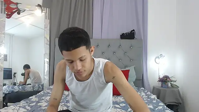 Snapshot of PhillipCox chatting on May 26, 12:34 pm PhillipCox online show from May 26, 12:34 pm