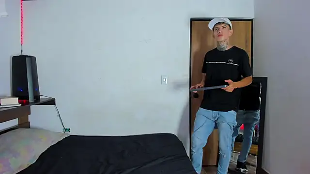 Darwinstark  online show from April 27, 8:18 pm