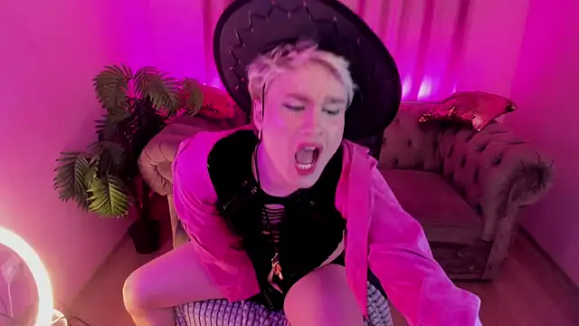 cumboydoll online show from April 29, 5:30 pm