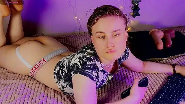 cumboydoll online show from July 8, 8:35 pm