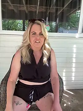 Snapshot of Bruiserboomer2 chatting on June 4, 4:57 pm Bruiserboomer2 online show from June 4, 4:57 pm