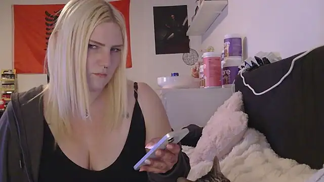 Snapshot of josi-420 chatting on June 9, 7:47 pm josi-420 online show from June 9, 7:47 pm