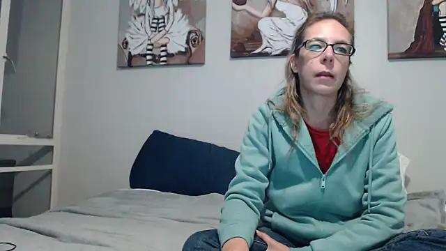 blondiesin50 online show from June 12, 9:25 pm