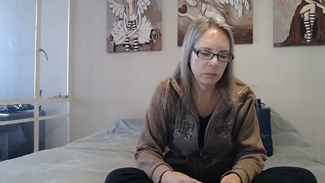 Snapshot of blondiesin50 chatting on July 6, 12:24 pm blondiesin50 online show from July 6, 12:24 pm
