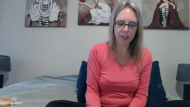 Snapshot of blondiesin50 chatting on July 7, 2:10 pm blondiesin50 online show from July 7, 2:10 pm