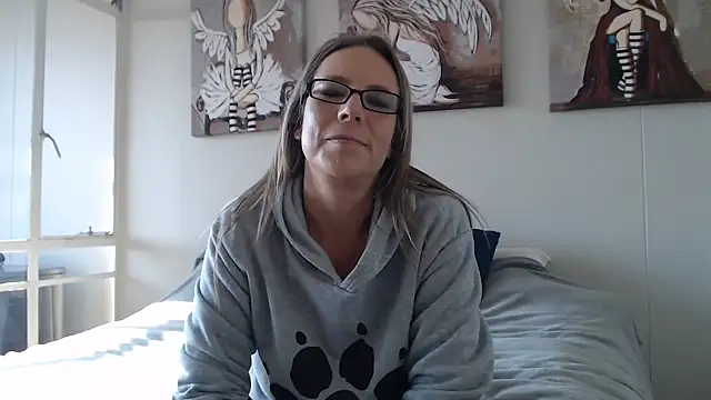 Snapshot of blondiesin50 chatting on July 14, 7:13 am blondiesin50 online show from July 14, 7:13 am
