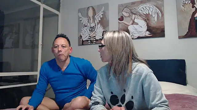 Snapshot of blondiesin50 chatting on July 15, 9:20 pm blondiesin50 online show from July 15, 9:20 pm