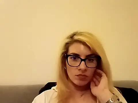 Snapshot of Goddess-Anne chatting on June 5, 9:42 pm Goddess-Anne online show from June 5, 9:42 pm