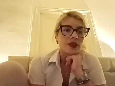 Snapshot of Goddess-Anne chatting on June 6, 9:19 pm Goddess-Anne online show from June 6, 9:19 pm