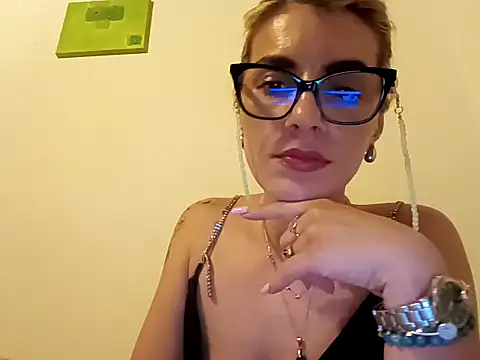 Snapshot of Goddess-Anne chatting on June 9, 8:53 pm Goddess-Anne online show from June 9, 8:53 pm