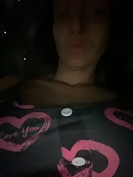 lucyluvxx online show from April 30, 12:17 am
