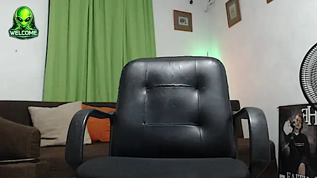 Snapshot of alpha_zom chatting on July 30, 3:05 am alpha zom online show from July 30, 3:05 am