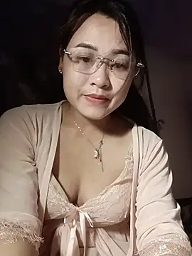 Snapshot of Pivi12 chatting on May 31, 2:24 pm Pivi12 online show from May 31, 2:24 pm
