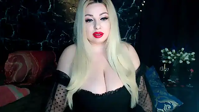 Snapshot of ValentinaaLuv chatting on June 11, 9:13 pm ValentinaaLuv online show from June 11, 9:13 pm