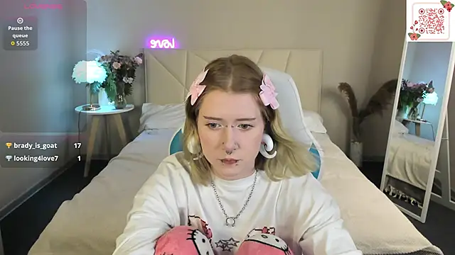 Snapshot of Elira_Vane chatting on July 2, 3:23 am Elira Vane online show from July 2, 3:23 am