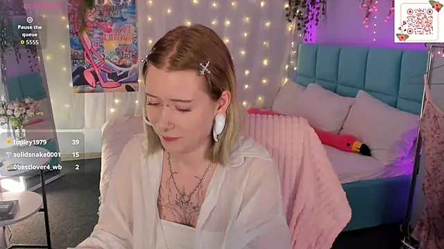 Snapshot of Elira_Vane chatting on July 5, 4:19 am Elira Vane online show from July 5, 4:19 am