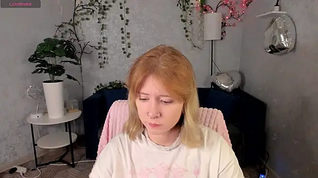 Snapshot of Elira_Vane chatting on July 13, 2:58 am Elira Vane online show from July 13, 2:58 am