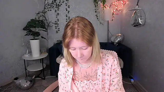 Snapshot of Elira_Vane chatting on July 15, 3:01 am Elira Vane online show from July 15, 3:01 am